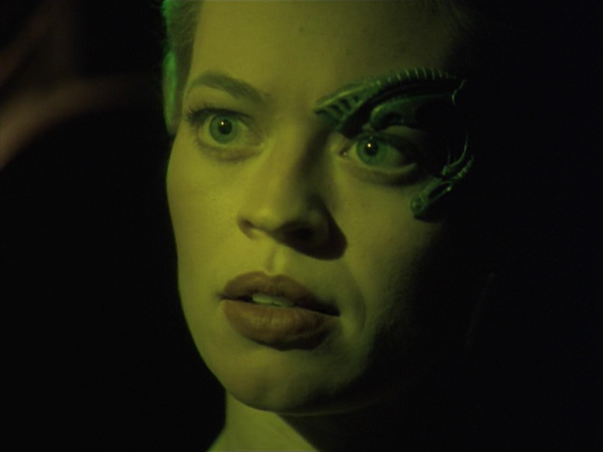 ariane179254_StarTrekVoyager_5x15_5x16_DarkFrontier_4443.jpg