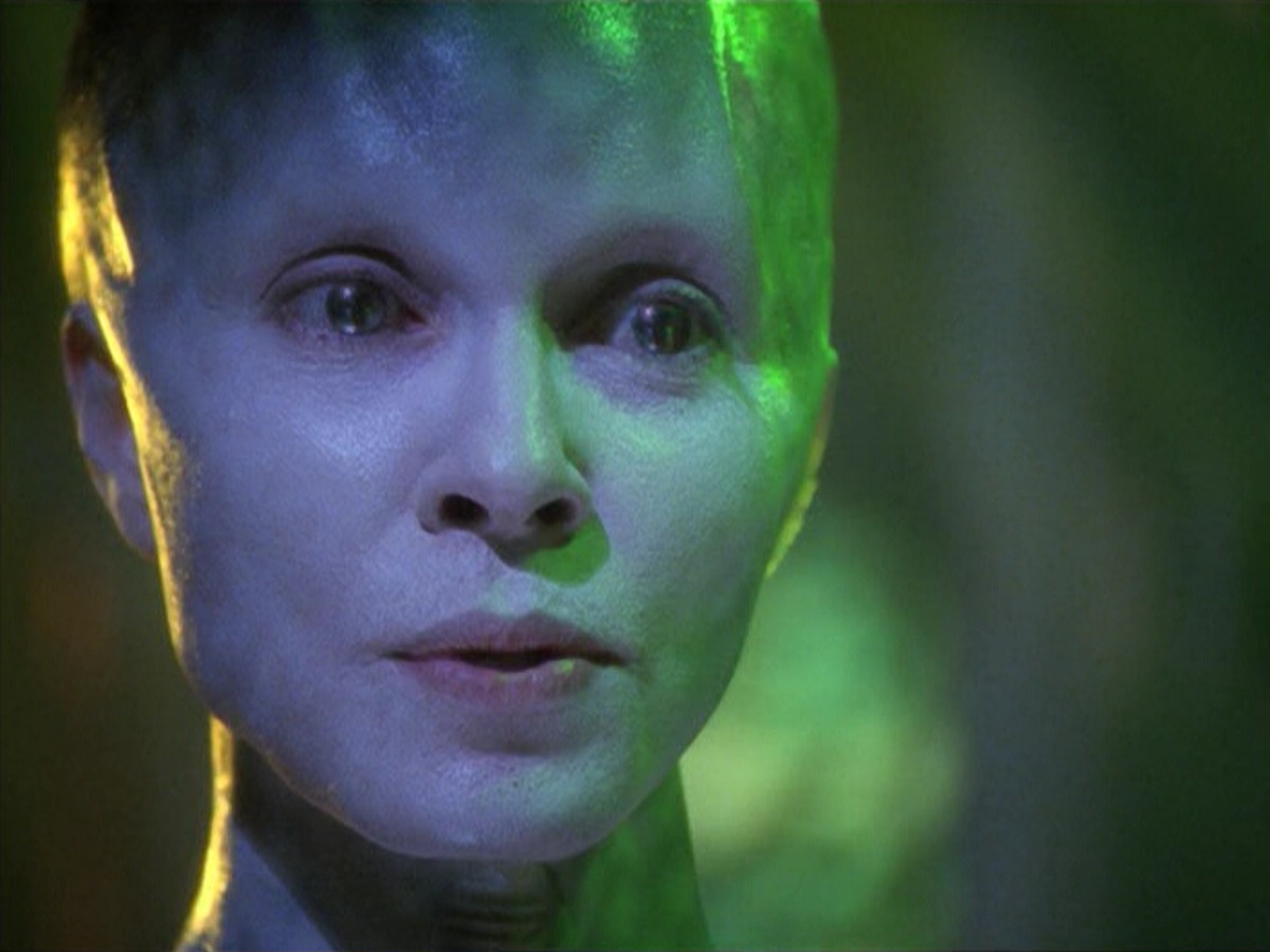 ariane179254_StarTrekVoyager_5x15_5x16_DarkFrontier_4444.jpg