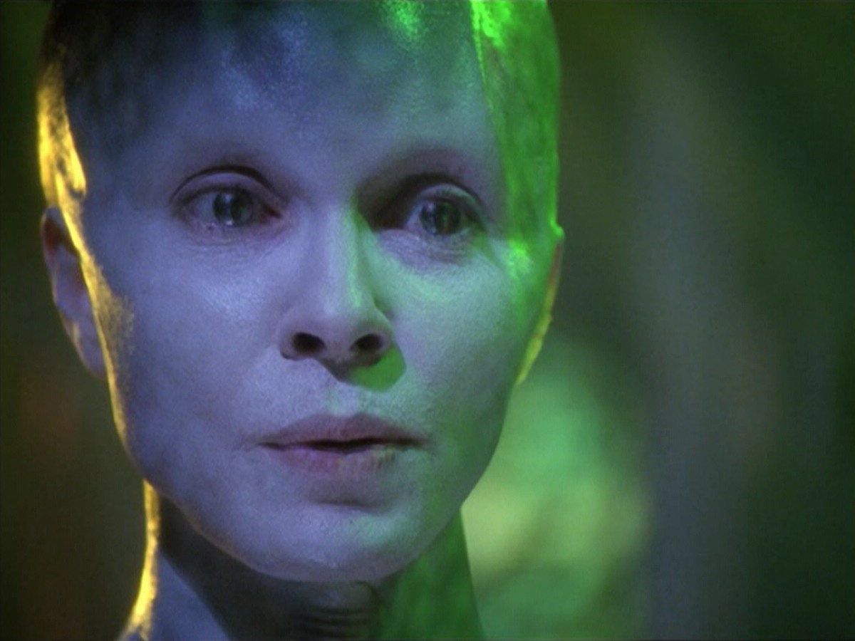 ariane179254_StarTrekVoyager_5x15_5x16_DarkFrontier_4446.jpg
