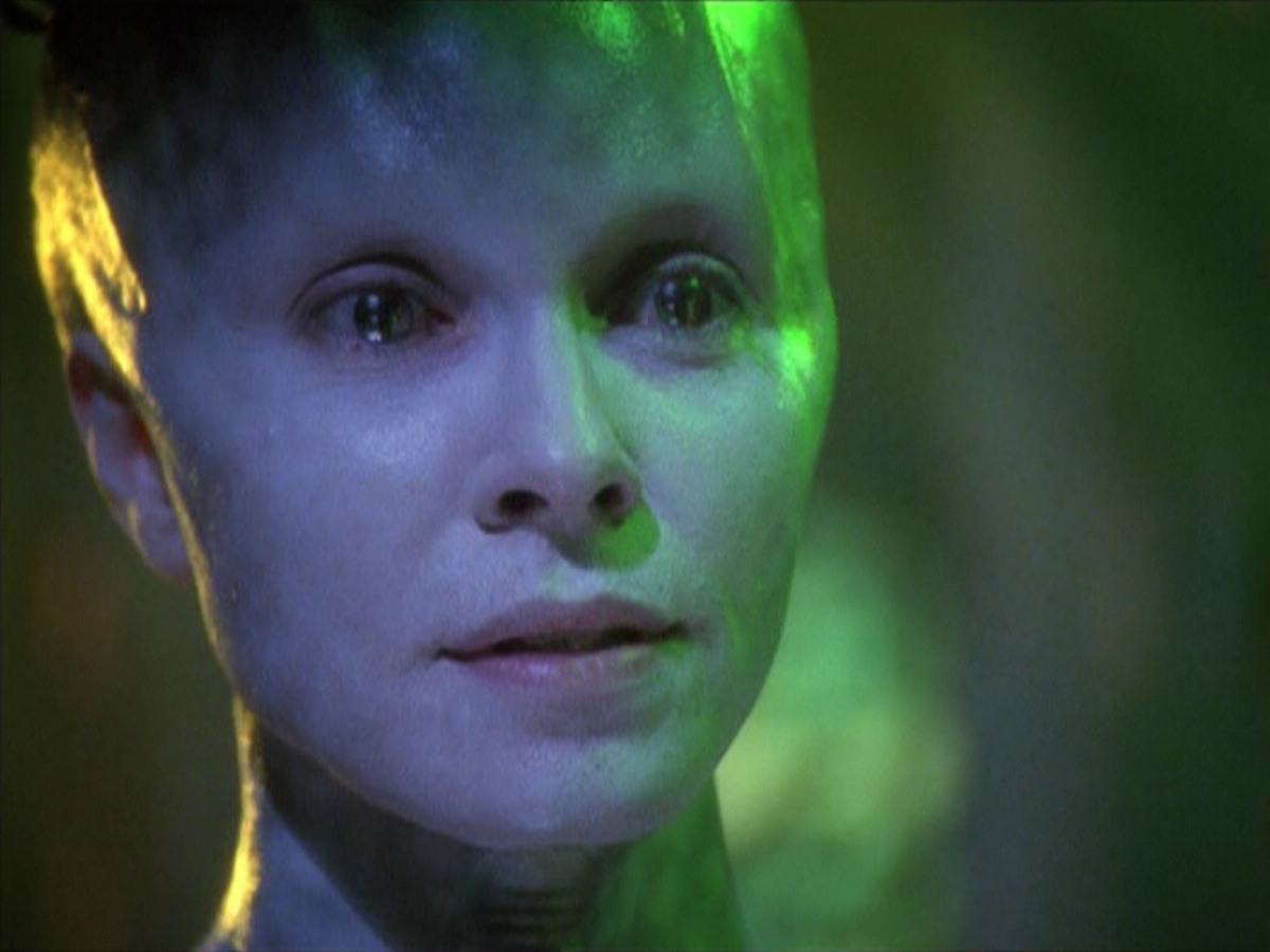 ariane179254_StarTrekVoyager_5x15_5x16_DarkFrontier_4452.jpg