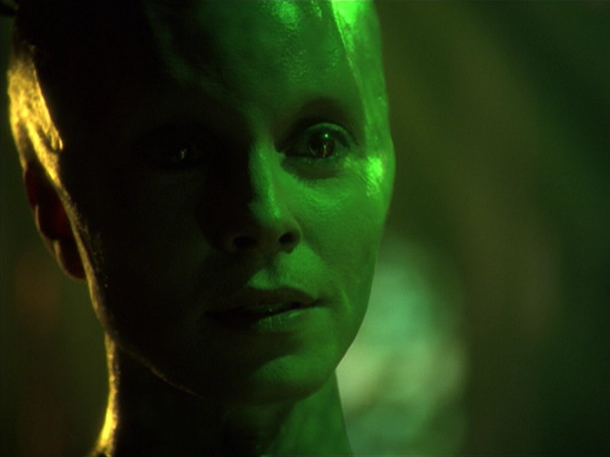 ariane179254_StarTrekVoyager_5x15_5x16_DarkFrontier_4453.jpg