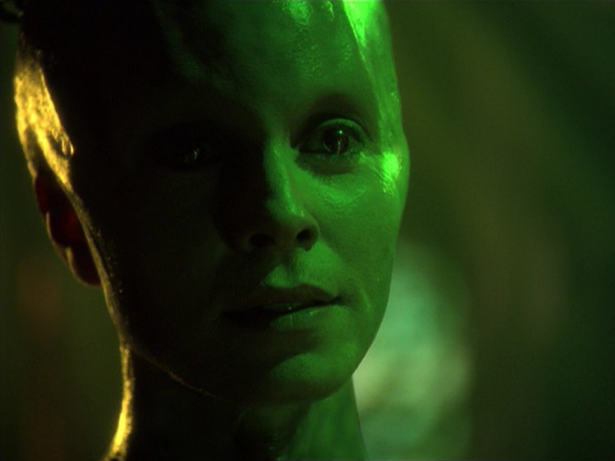 ariane179254_StarTrekVoyager_5x15_5x16_DarkFrontier_4457.jpg