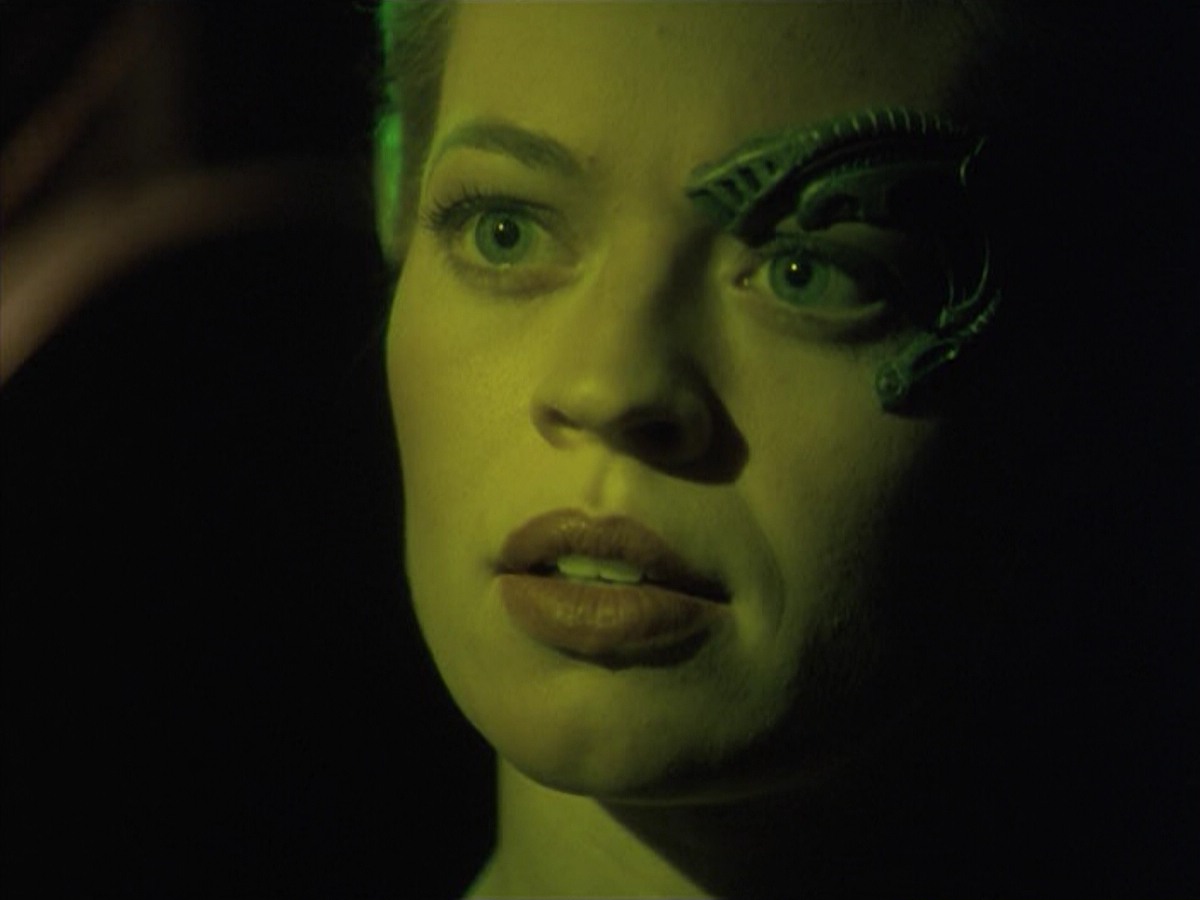 ariane179254_StarTrekVoyager_5x15_5x16_DarkFrontier_4463.jpg