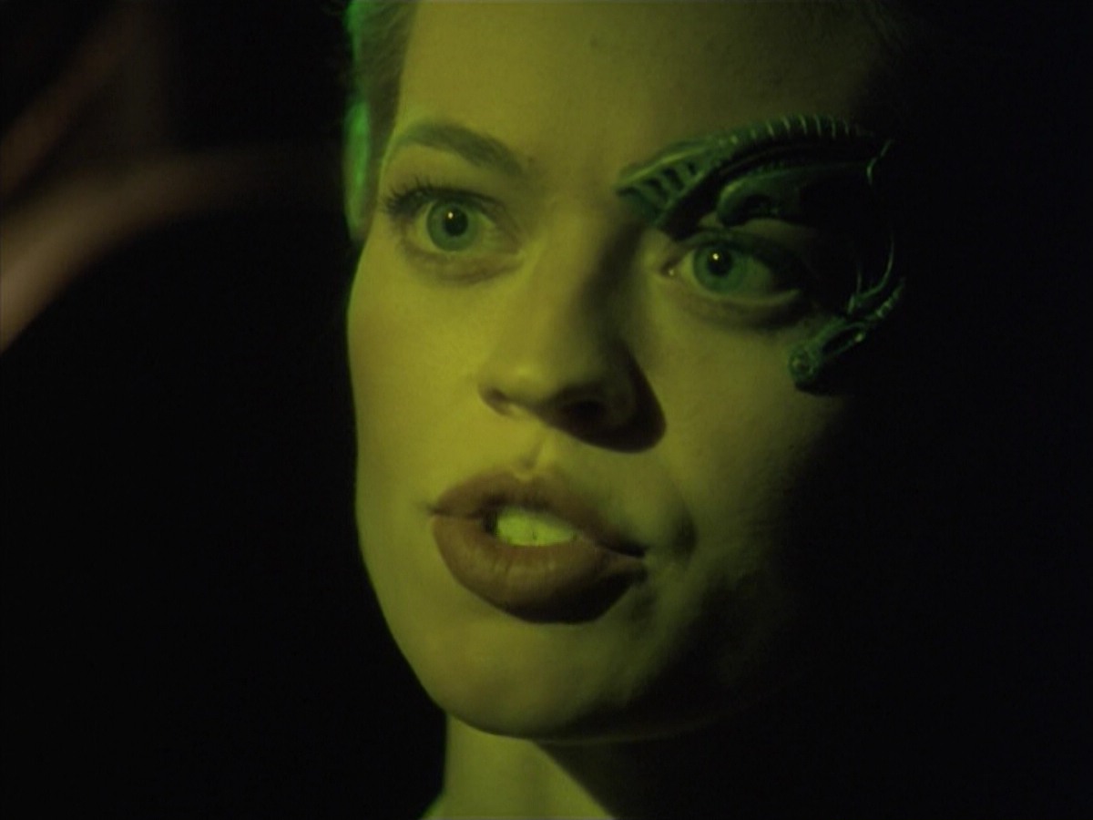 ariane179254_StarTrekVoyager_5x15_5x16_DarkFrontier_4465.jpg