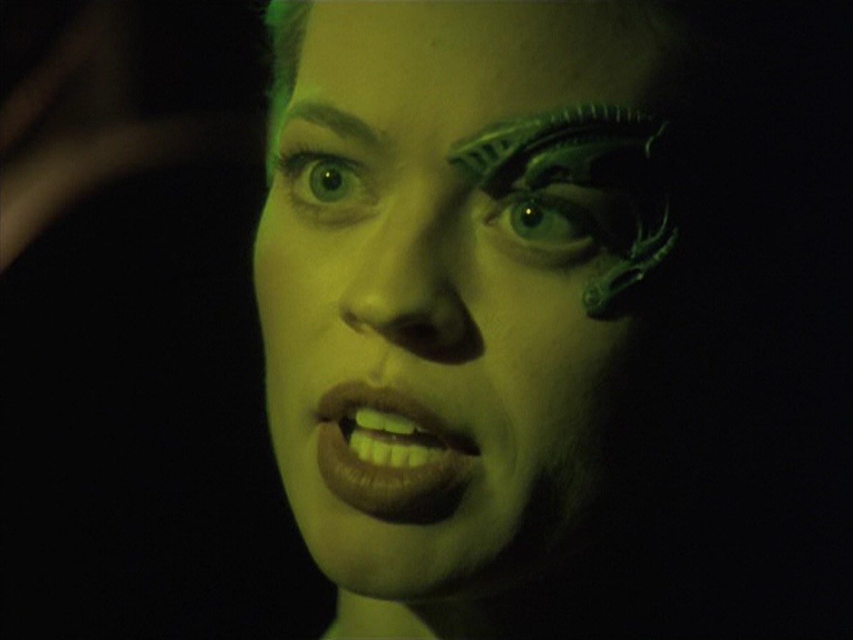ariane179254_StarTrekVoyager_5x15_5x16_DarkFrontier_4468.jpg