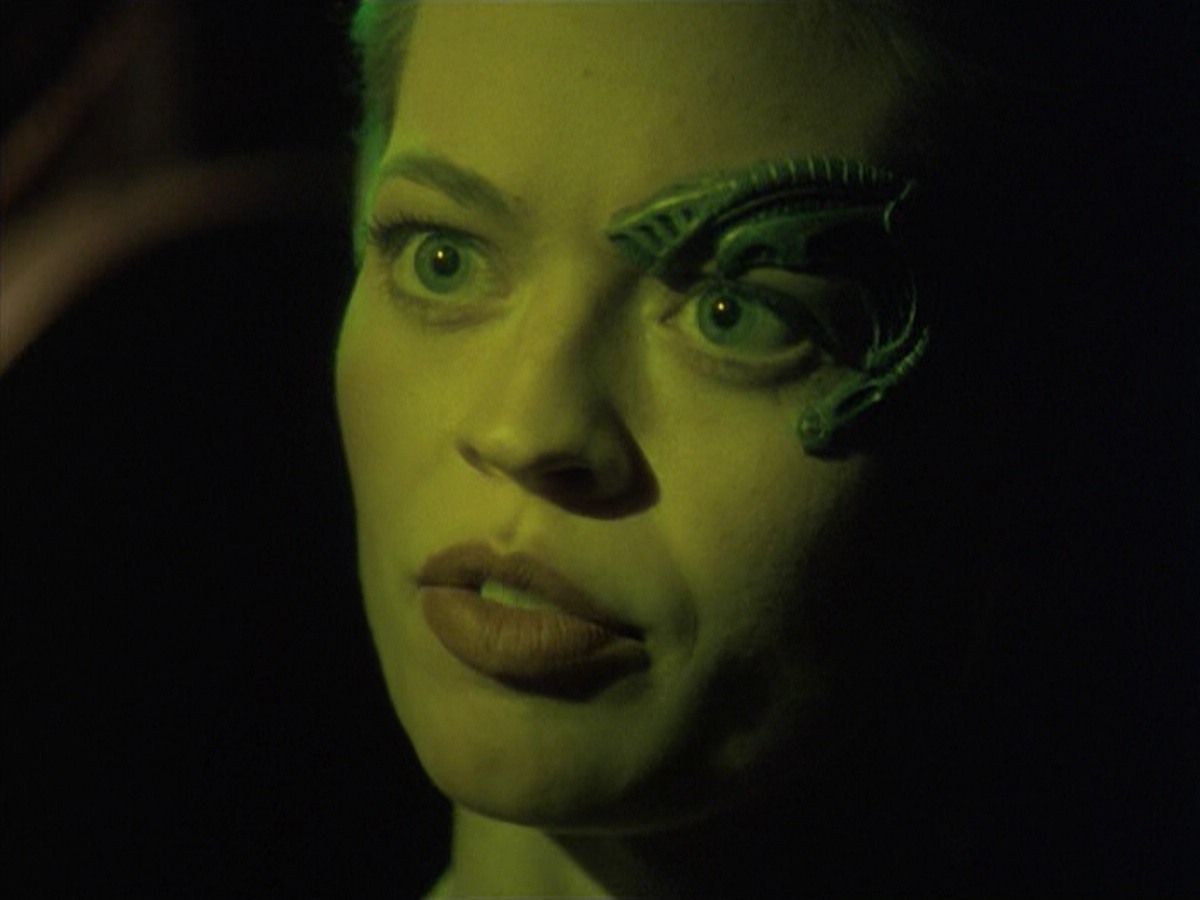 ariane179254_StarTrekVoyager_5x15_5x16_DarkFrontier_4475.jpg