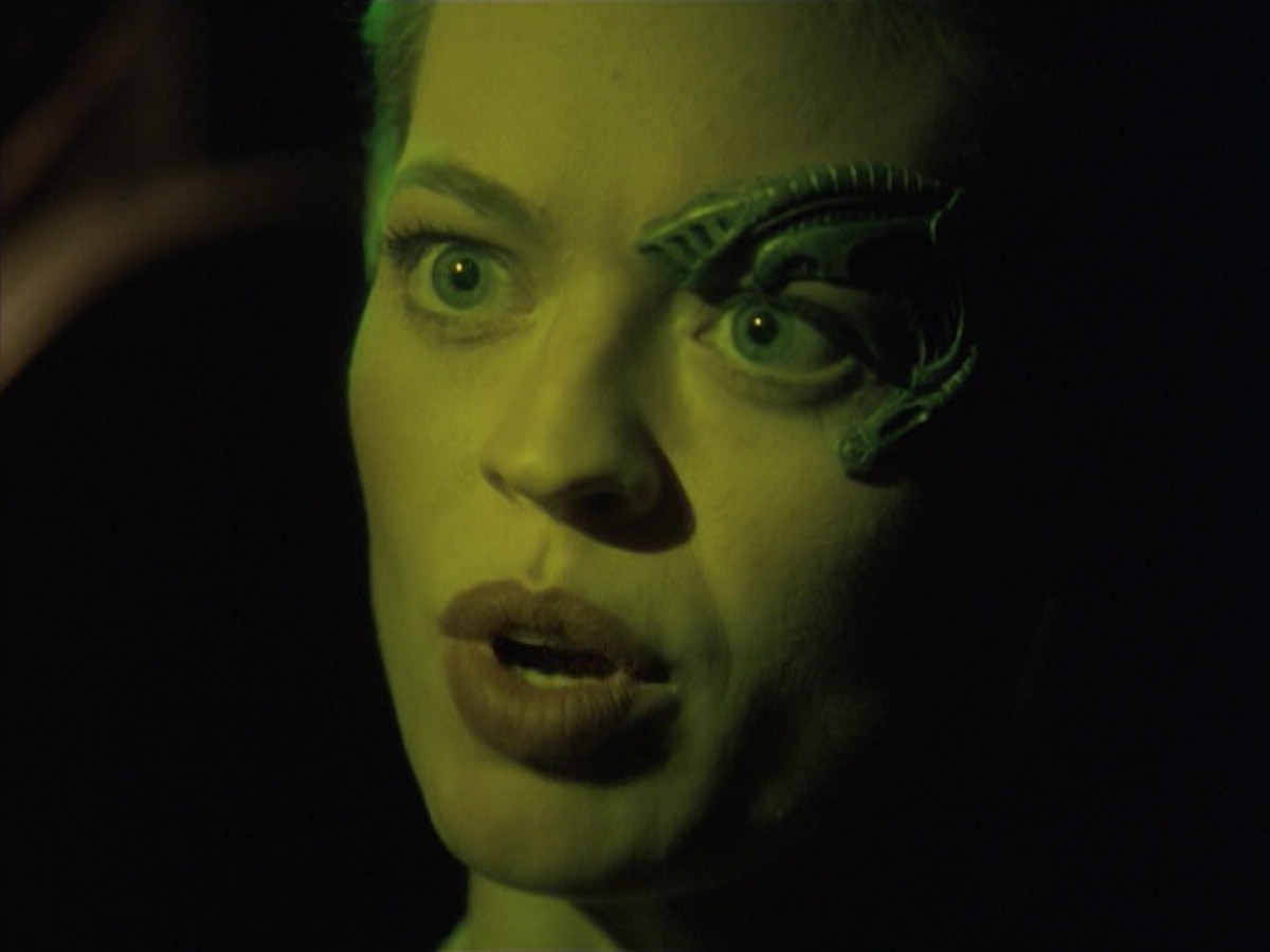 ariane179254_StarTrekVoyager_5x15_5x16_DarkFrontier_4476.jpg