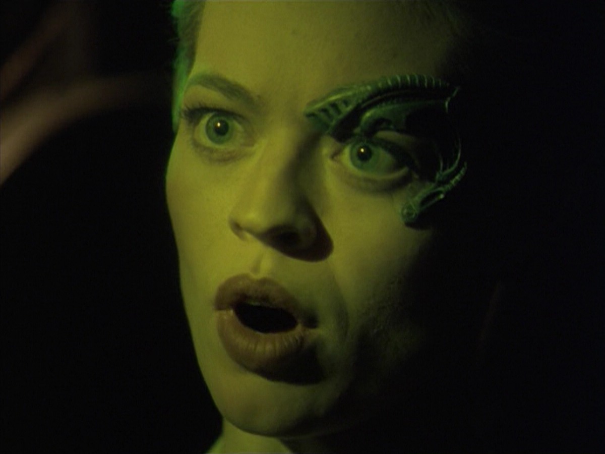 ariane179254_StarTrekVoyager_5x15_5x16_DarkFrontier_4477.jpg