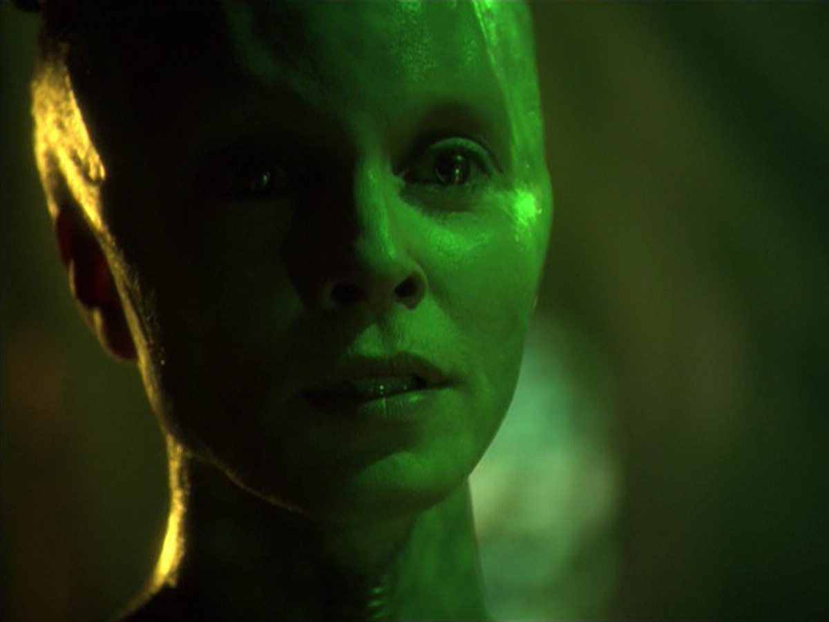 ariane179254_StarTrekVoyager_5x15_5x16_DarkFrontier_4479.jpg