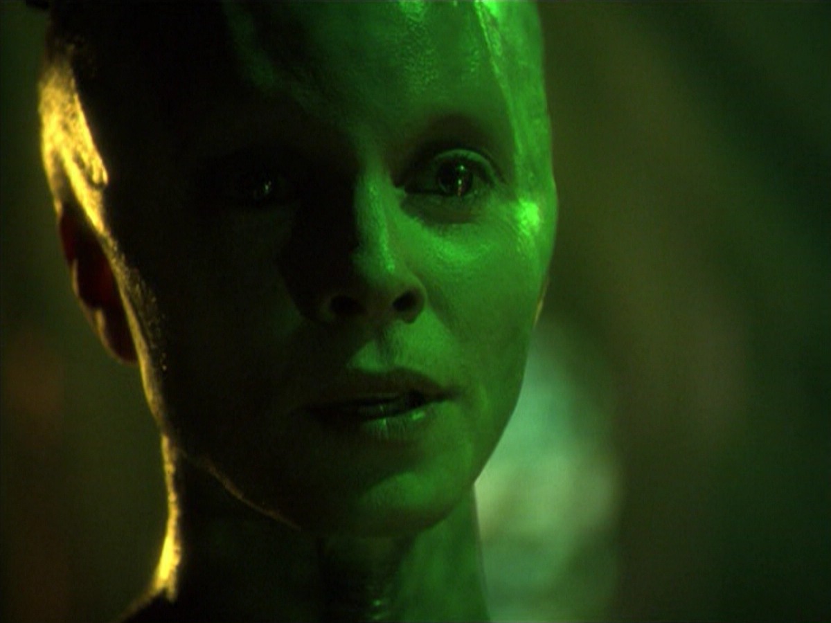 ariane179254_StarTrekVoyager_5x15_5x16_DarkFrontier_4488.jpg