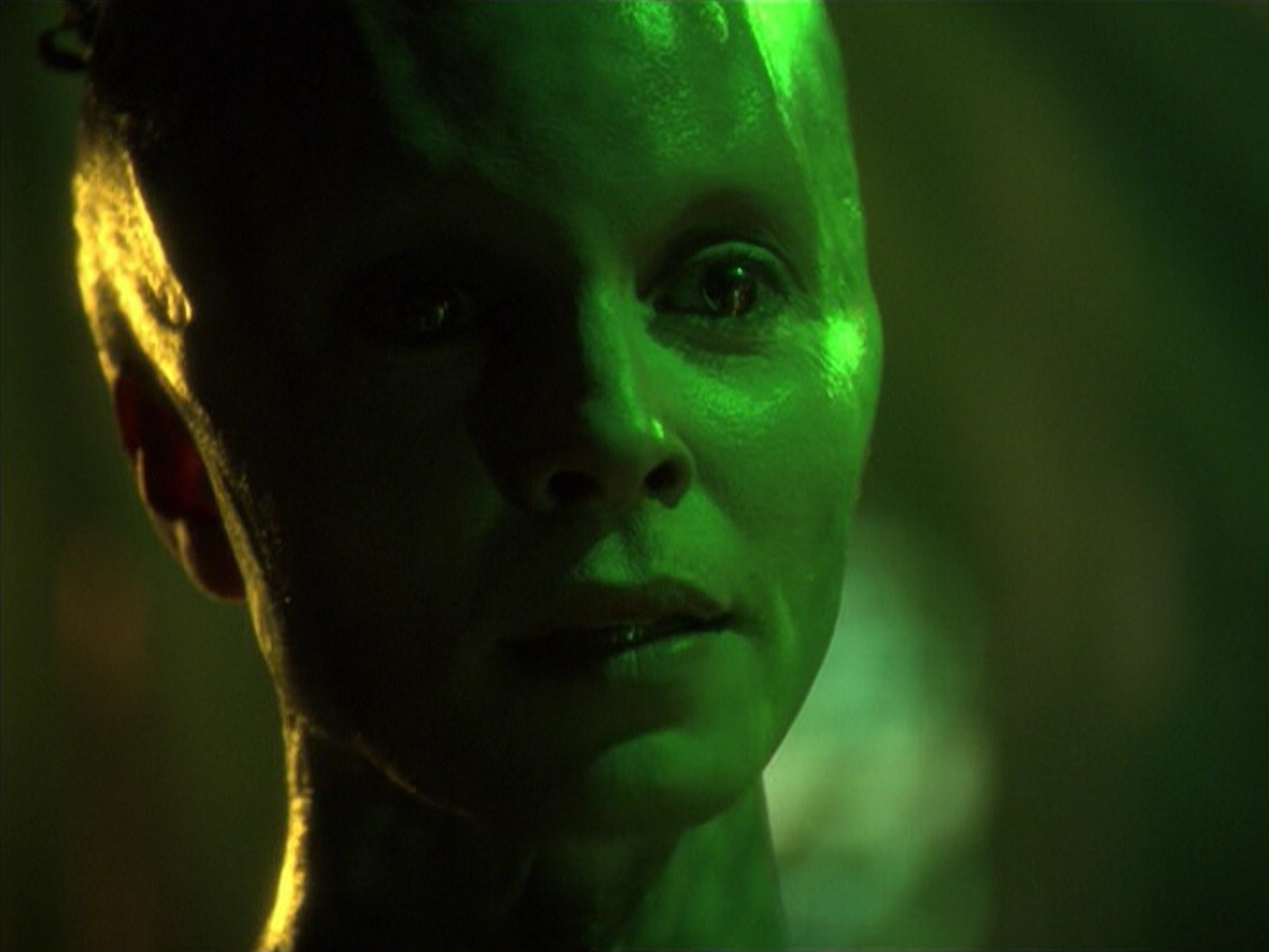 ariane179254_StarTrekVoyager_5x15_5x16_DarkFrontier_4493.jpg