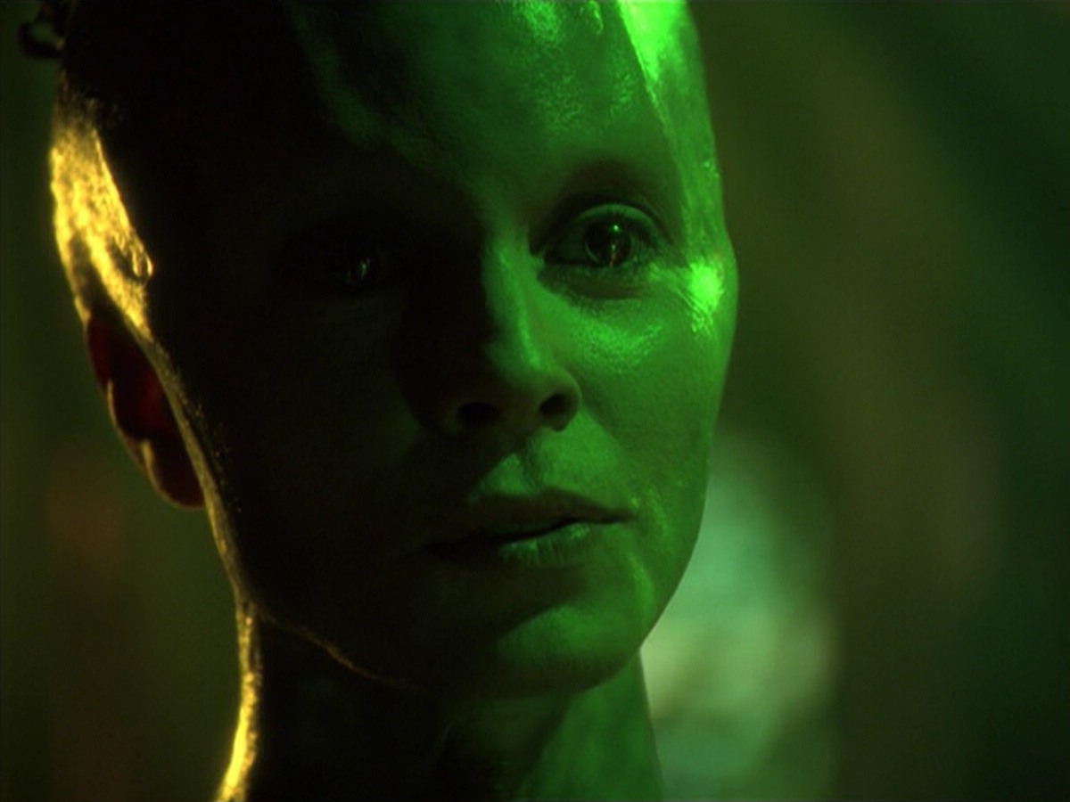 ariane179254_StarTrekVoyager_5x15_5x16_DarkFrontier_4496.jpg