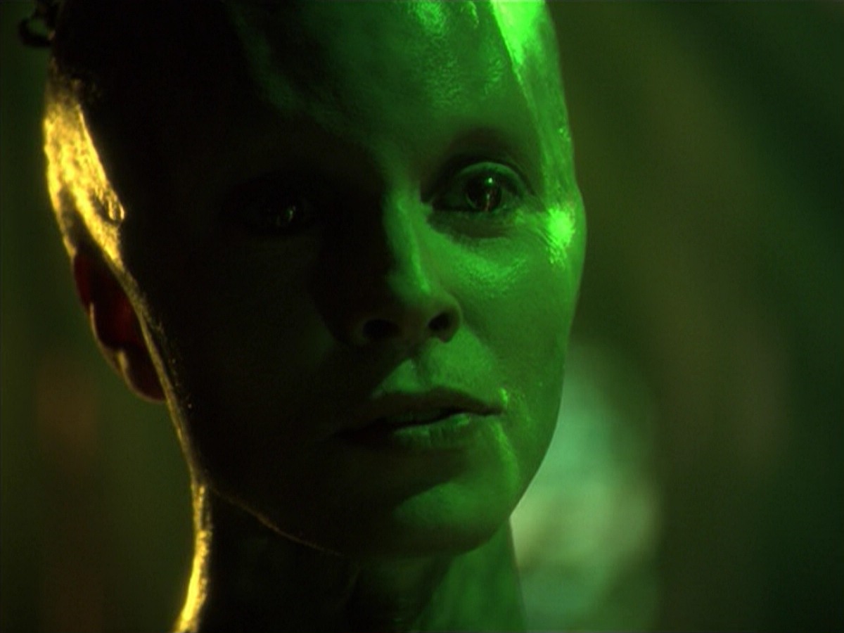 ariane179254_StarTrekVoyager_5x15_5x16_DarkFrontier_4497.jpg