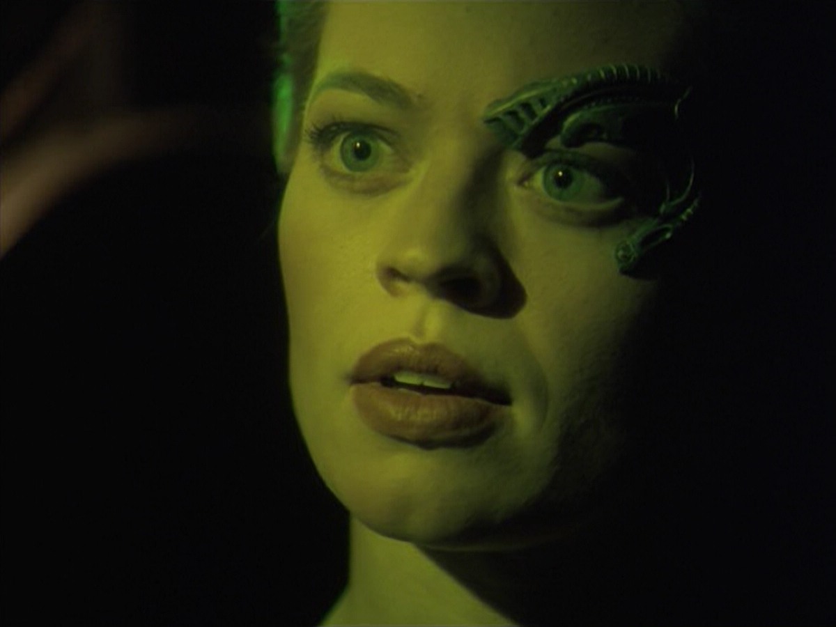 ariane179254_StarTrekVoyager_5x15_5x16_DarkFrontier_4505.jpg