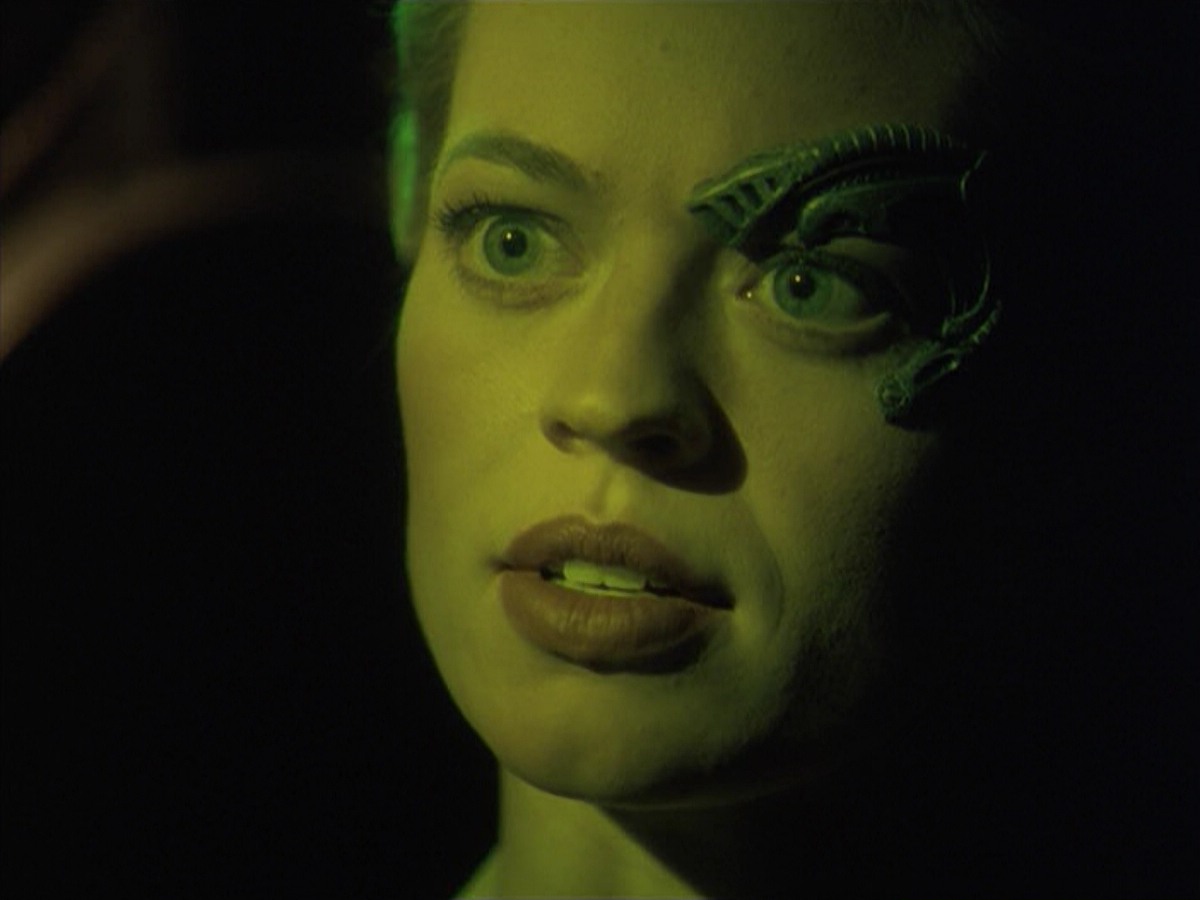 ariane179254_StarTrekVoyager_5x15_5x16_DarkFrontier_4507.jpg