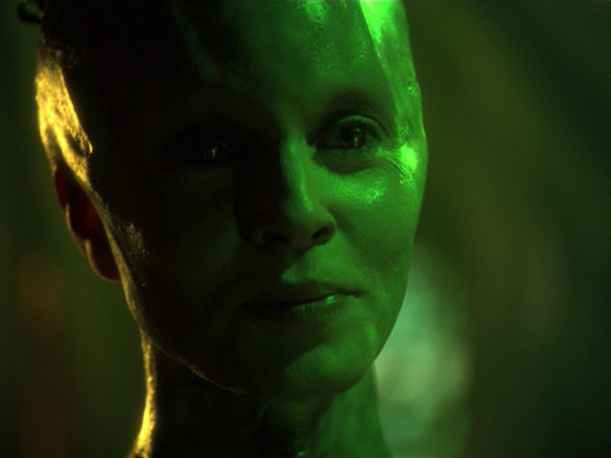 ariane179254_StarTrekVoyager_5x15_5x16_DarkFrontier_4512.jpg