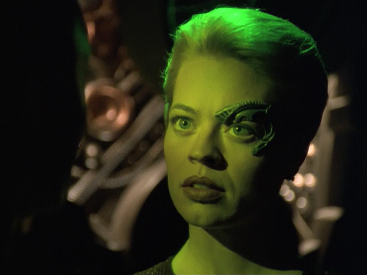 ariane179254_StarTrekVoyager_5x15_5x16_DarkFrontier_4515.jpg
