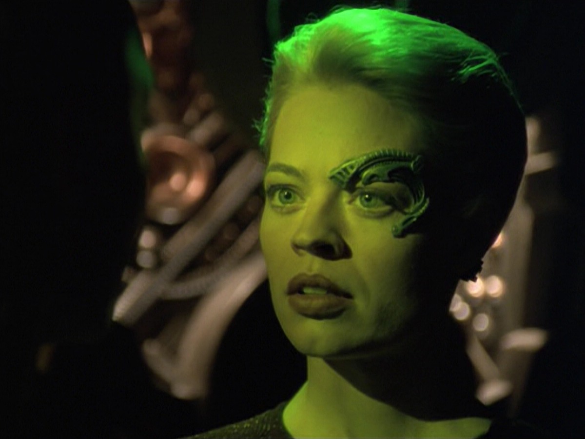 ariane179254_StarTrekVoyager_5x15_5x16_DarkFrontier_4517.jpg
