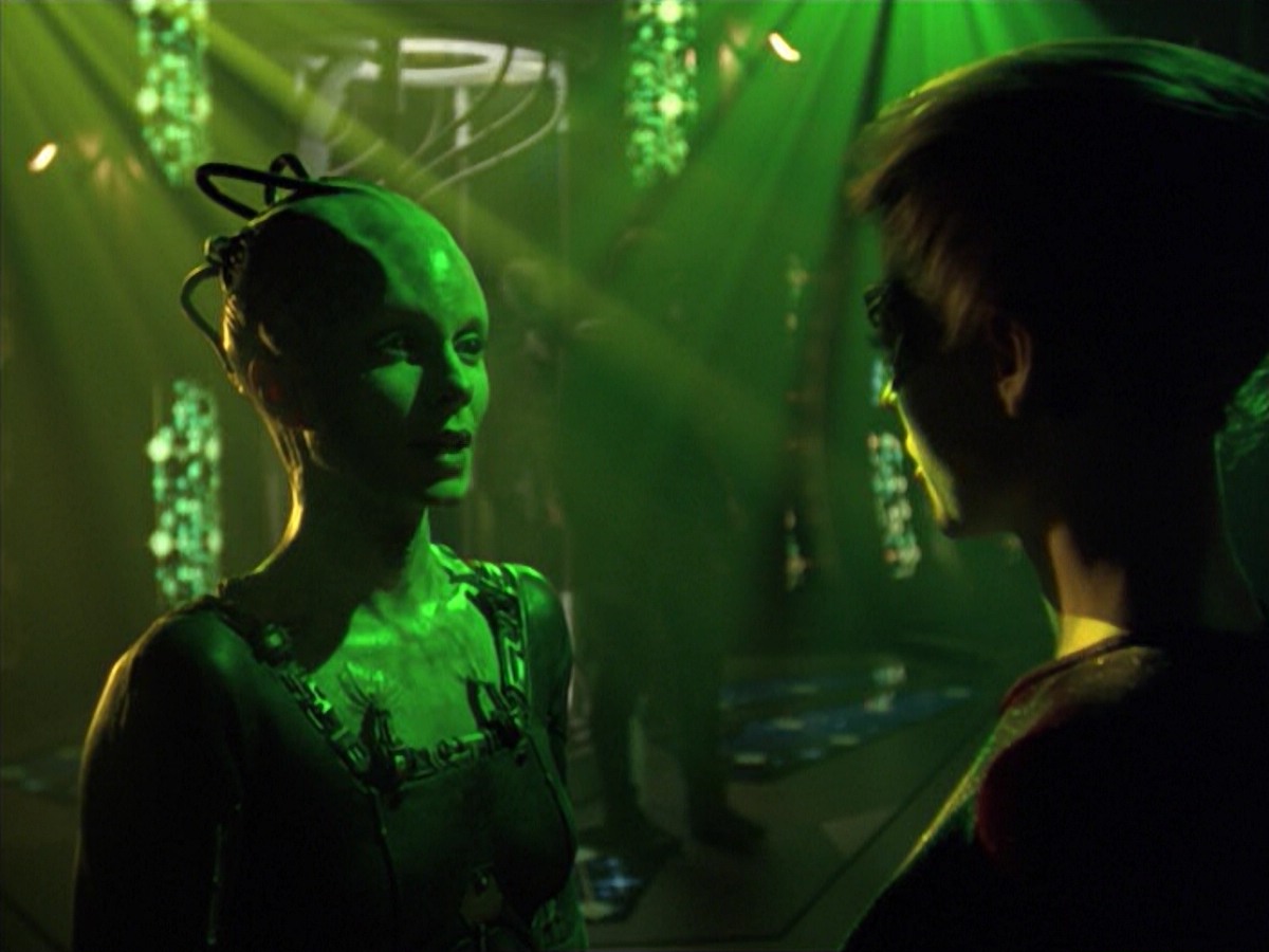 ariane179254_StarTrekVoyager_5x15_5x16_DarkFrontier_4519.jpg