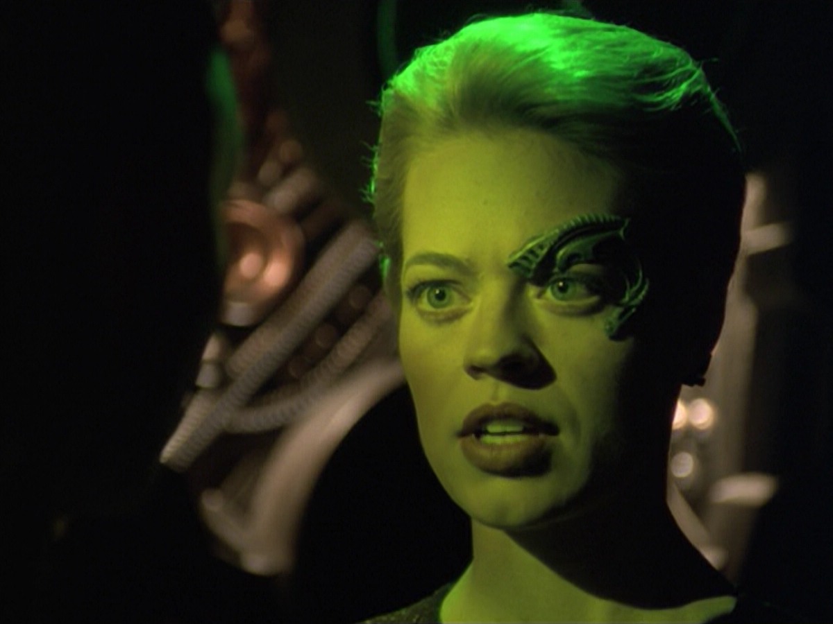 ariane179254_StarTrekVoyager_5x15_5x16_DarkFrontier_4530.jpg