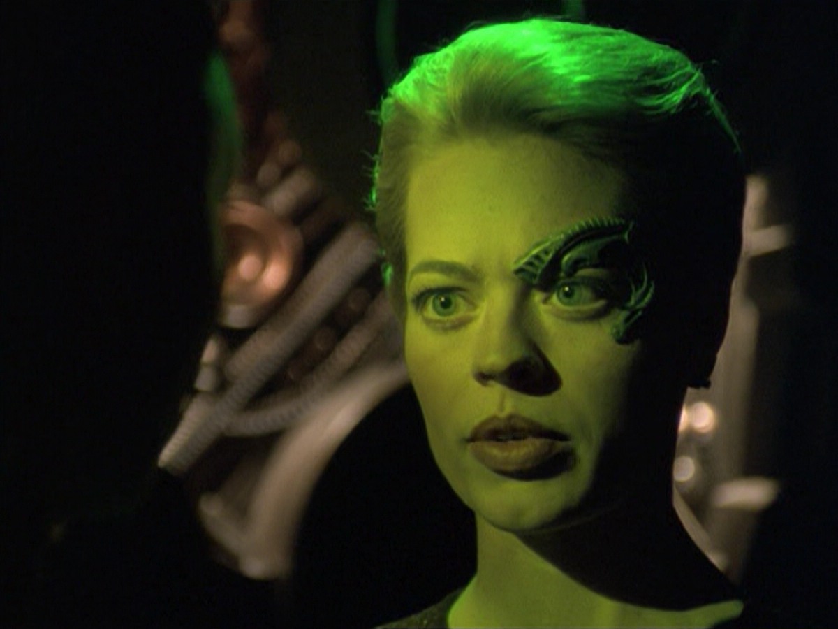 ariane179254_StarTrekVoyager_5x15_5x16_DarkFrontier_4531.jpg