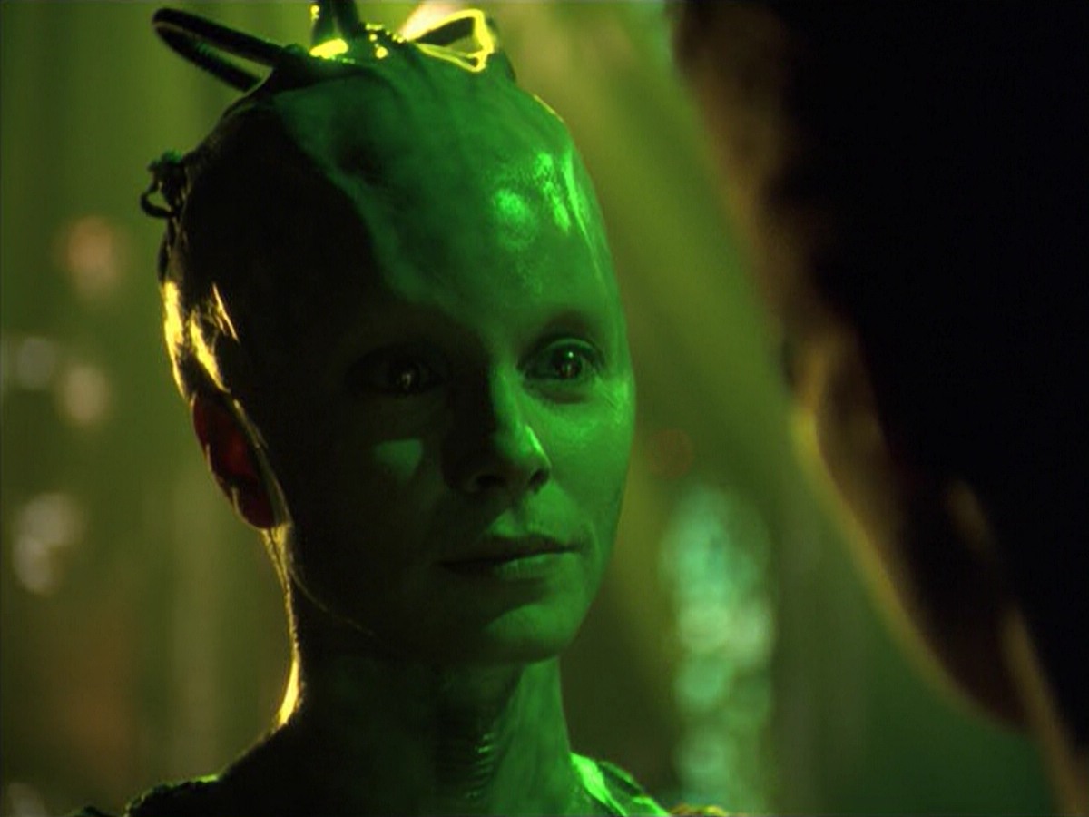ariane179254_StarTrekVoyager_5x15_5x16_DarkFrontier_4532.jpg