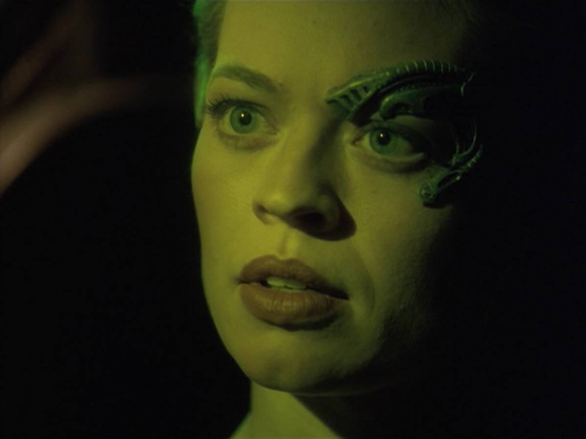 ariane179254_StarTrekVoyager_5x15_5x16_DarkFrontier_4536.jpg