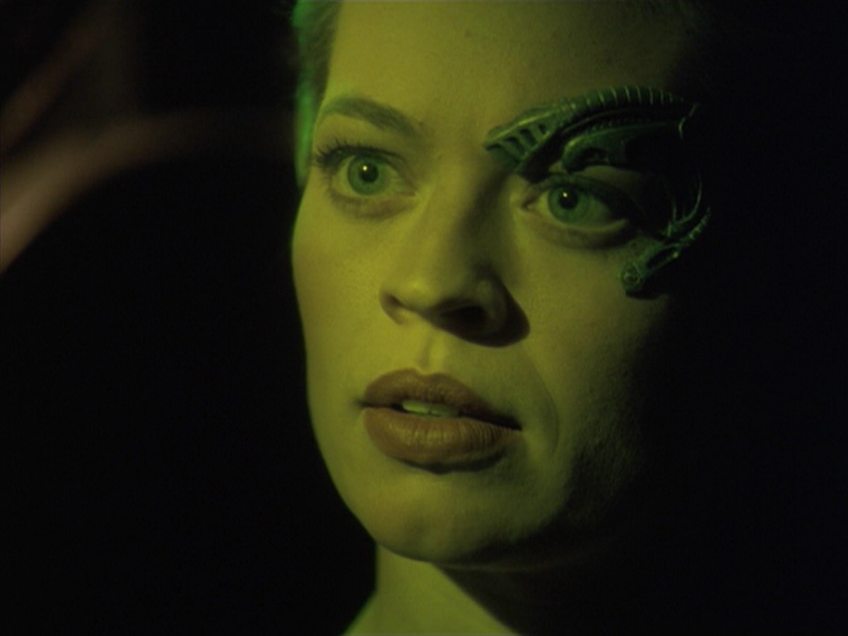 ariane179254_StarTrekVoyager_5x15_5x16_DarkFrontier_4538.jpg