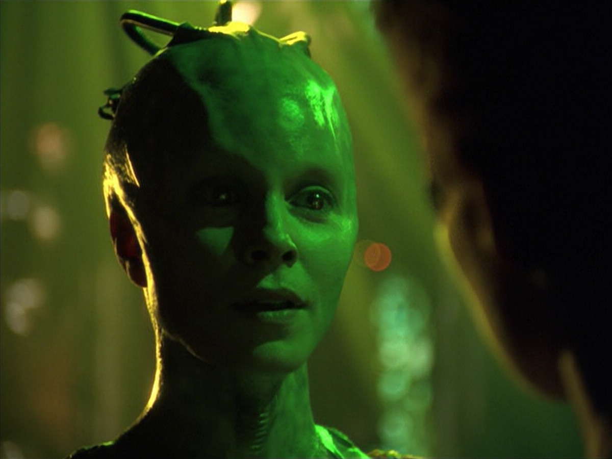 ariane179254_StarTrekVoyager_5x15_5x16_DarkFrontier_4539.jpg