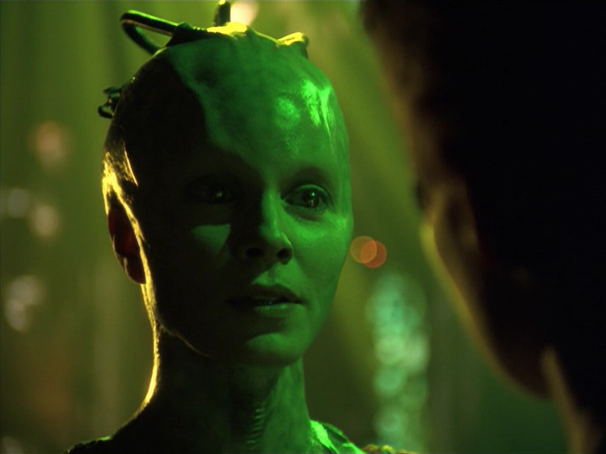 ariane179254_StarTrekVoyager_5x15_5x16_DarkFrontier_4540.jpg