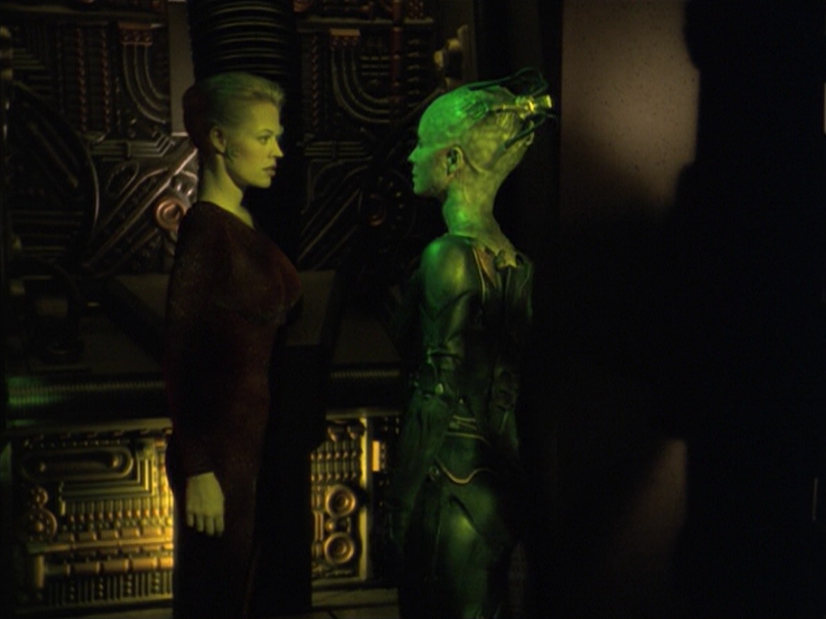 ariane179254_StarTrekVoyager_5x15_5x16_DarkFrontier_4545.jpg