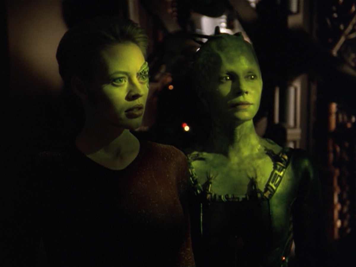ariane179254_StarTrekVoyager_5x15_5x16_DarkFrontier_4568.jpg