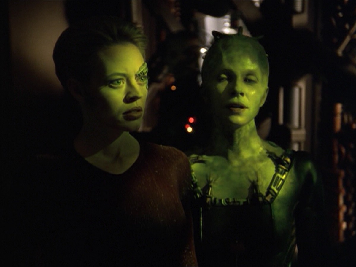 ariane179254_StarTrekVoyager_5x15_5x16_DarkFrontier_4569.jpg
