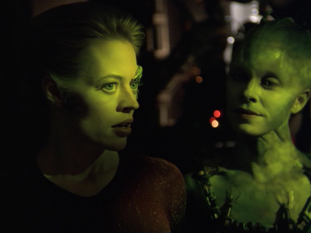 ariane179254_StarTrekVoyager_5x15_5x16_DarkFrontier_4575.jpg