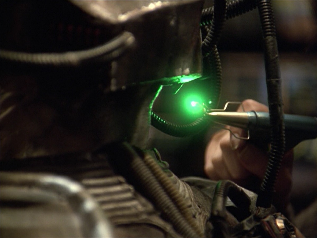 ariane179254_StarTrekVoyager_5x15_5x16_DarkFrontier_4623.jpg