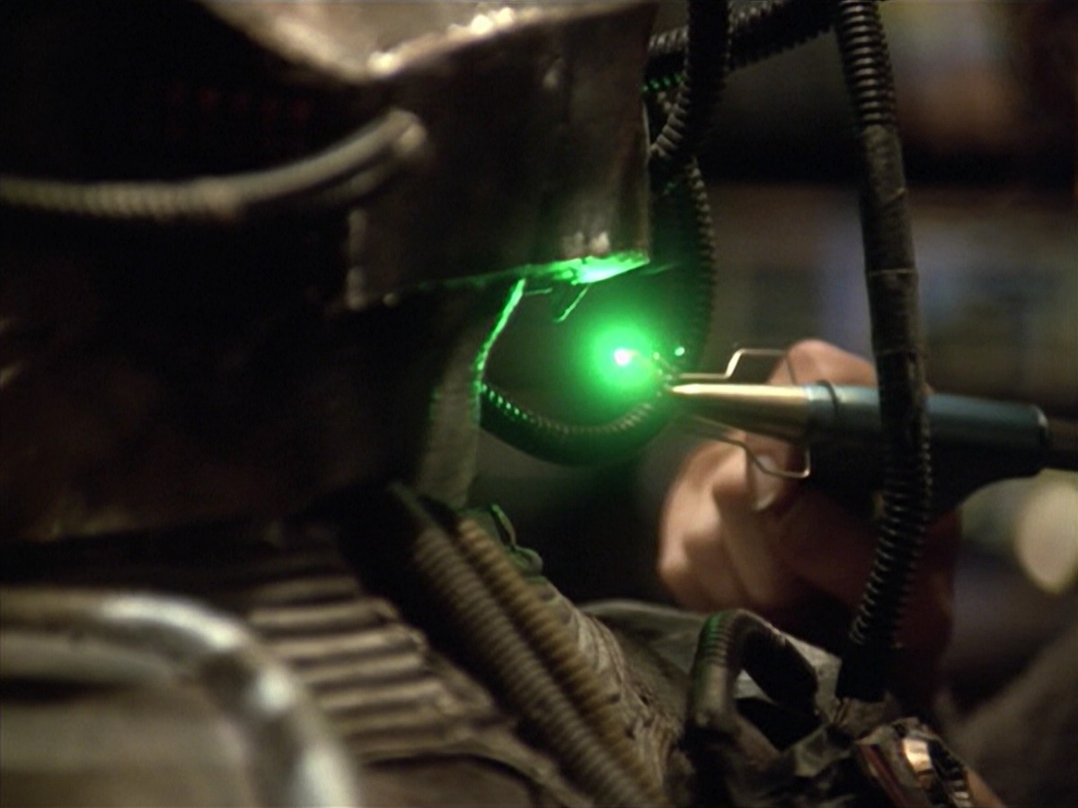 ariane179254_StarTrekVoyager_5x15_5x16_DarkFrontier_4624.jpg
