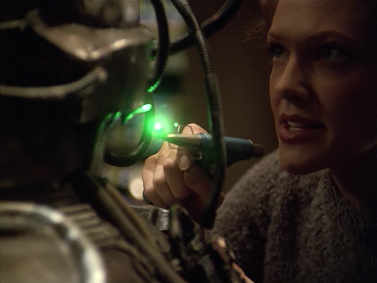ariane179254_StarTrekVoyager_5x15_5x16_DarkFrontier_4628.jpg