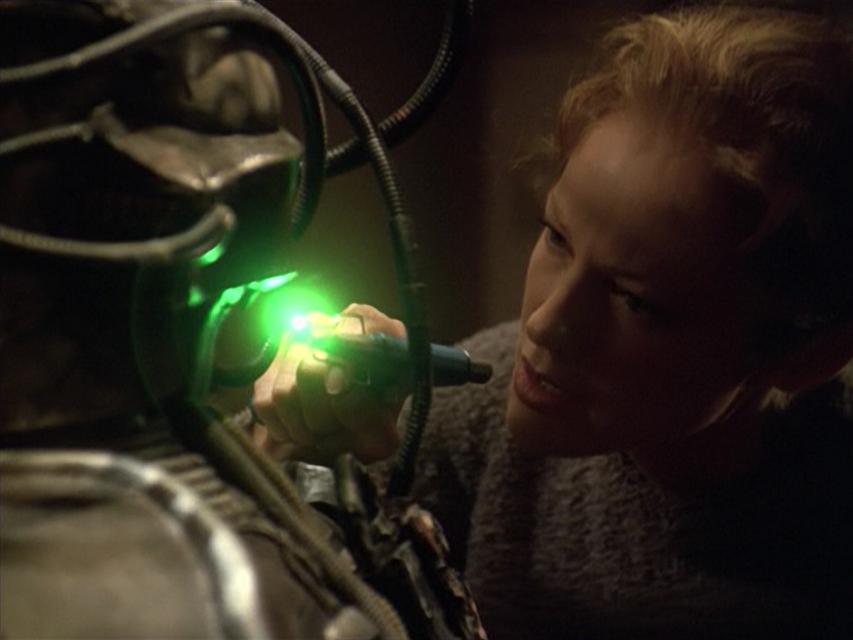 ariane179254_StarTrekVoyager_5x15_5x16_DarkFrontier_4630.jpg