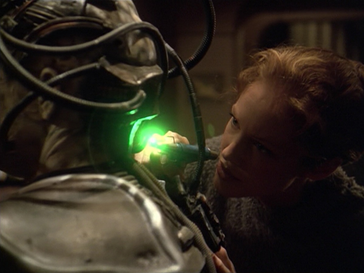 ariane179254_StarTrekVoyager_5x15_5x16_DarkFrontier_4632.jpg