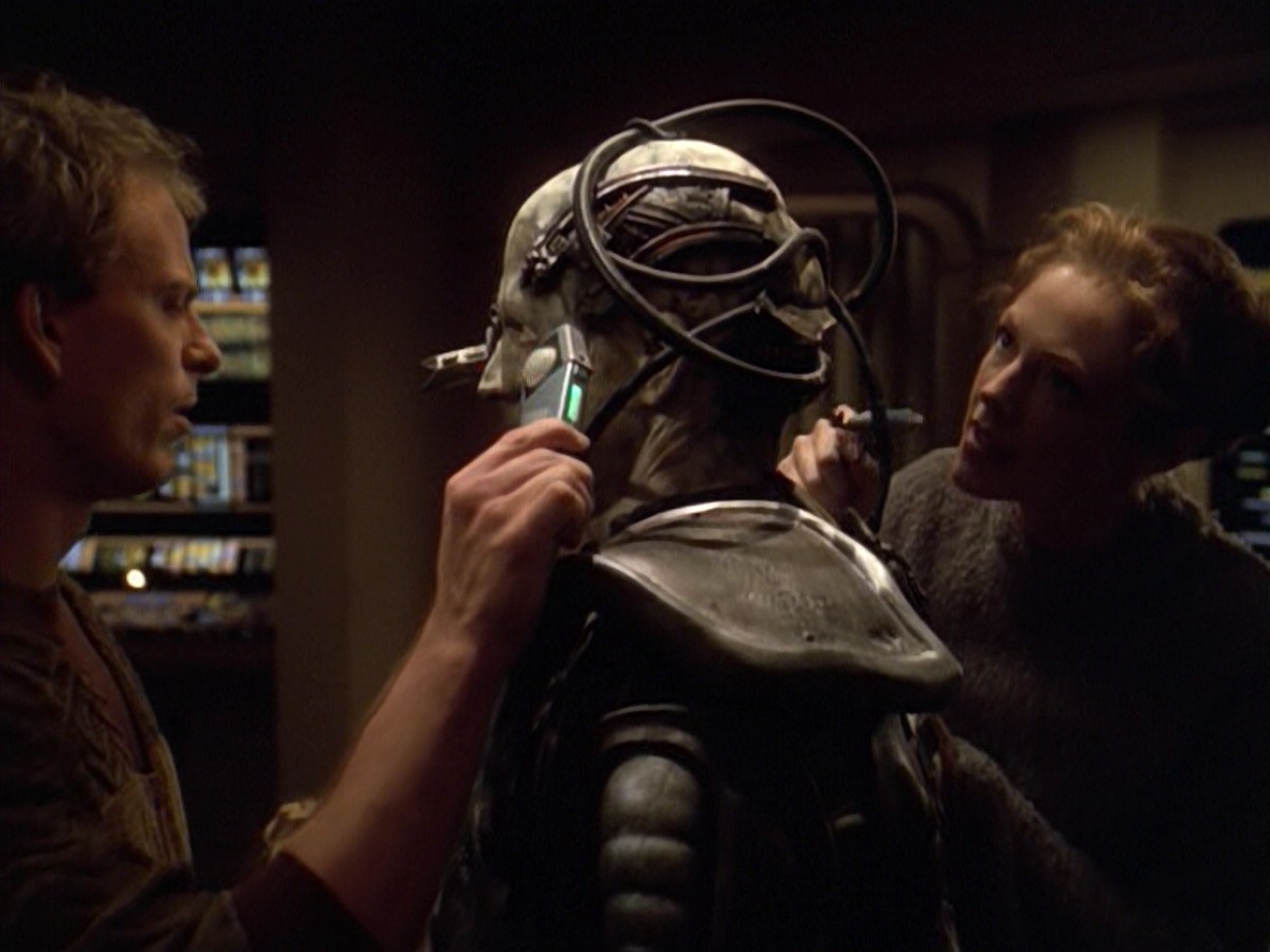 ariane179254_StarTrekVoyager_5x15_5x16_DarkFrontier_4637.jpg