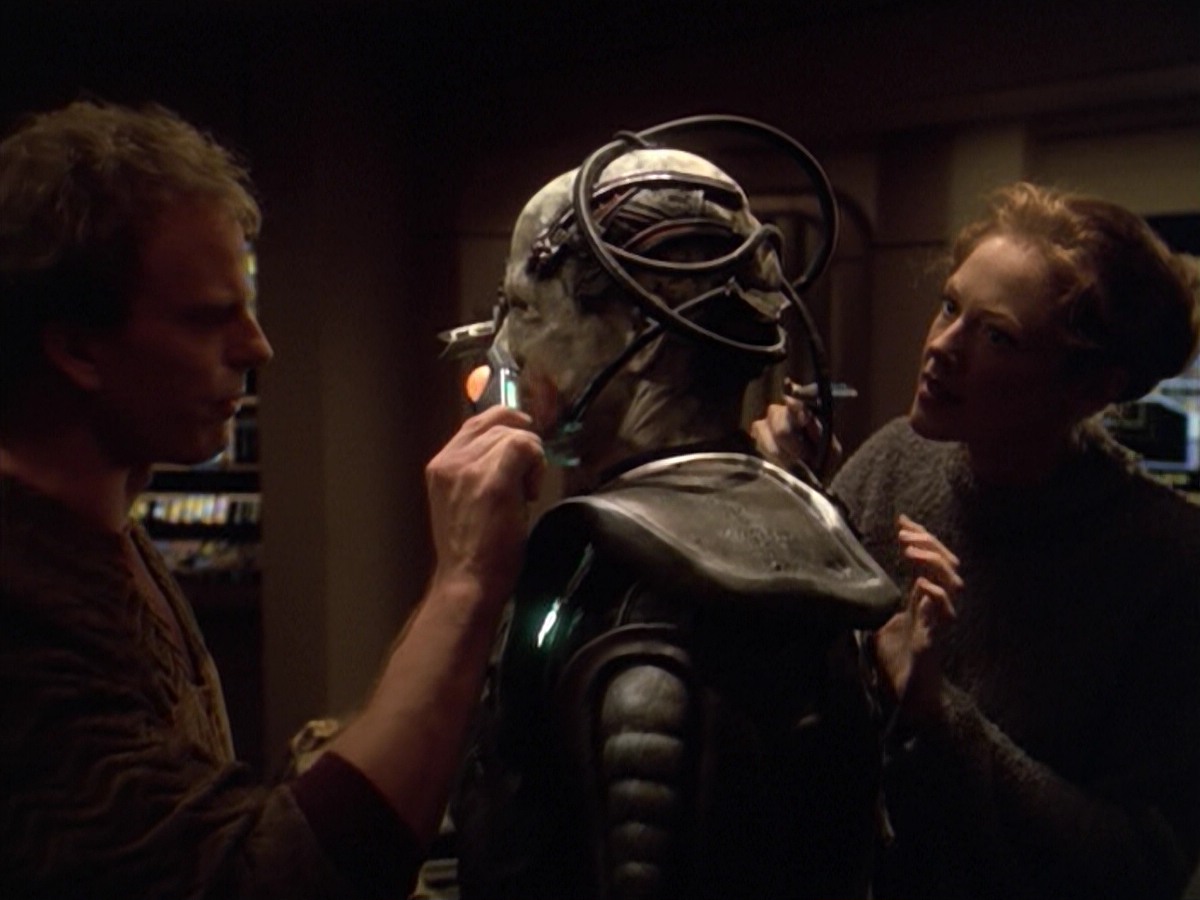 ariane179254_StarTrekVoyager_5x15_5x16_DarkFrontier_4638.jpg