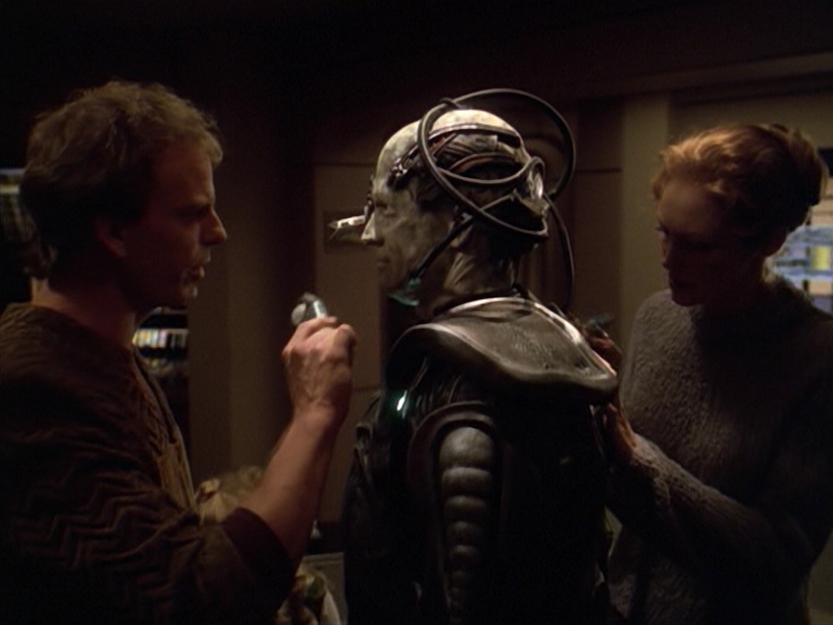 ariane179254_StarTrekVoyager_5x15_5x16_DarkFrontier_4639.jpg