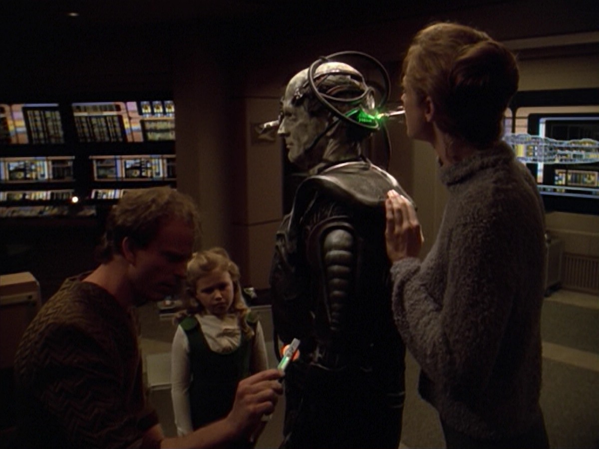 ariane179254_StarTrekVoyager_5x15_5x16_DarkFrontier_4645.jpg