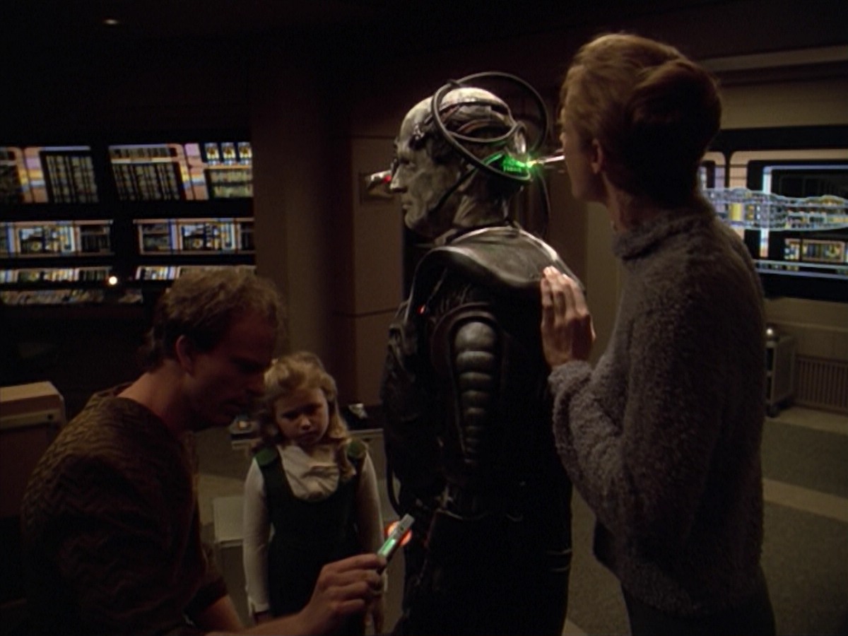 ariane179254_StarTrekVoyager_5x15_5x16_DarkFrontier_4646.jpg