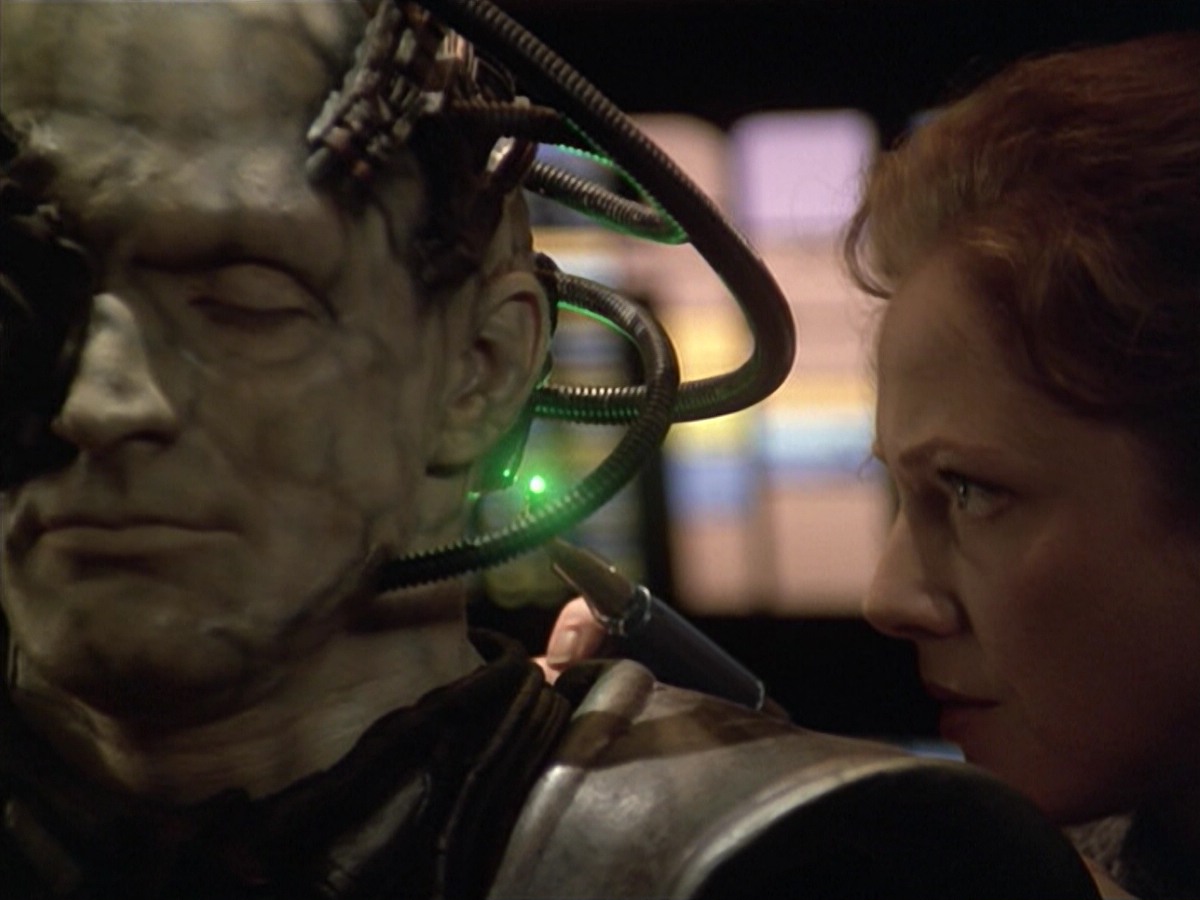 ariane179254_StarTrekVoyager_5x15_5x16_DarkFrontier_4650.jpg
