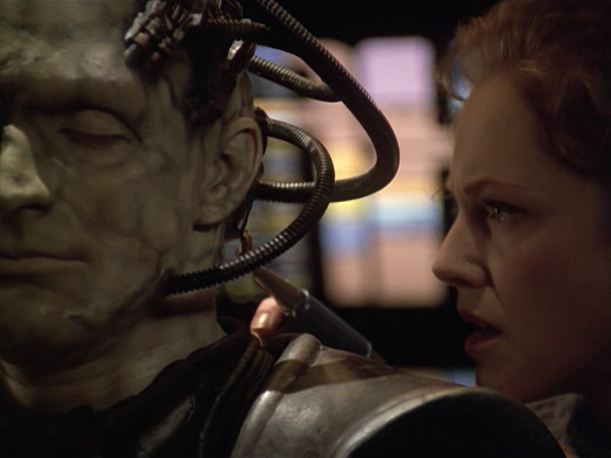 ariane179254_StarTrekVoyager_5x15_5x16_DarkFrontier_4652.jpg