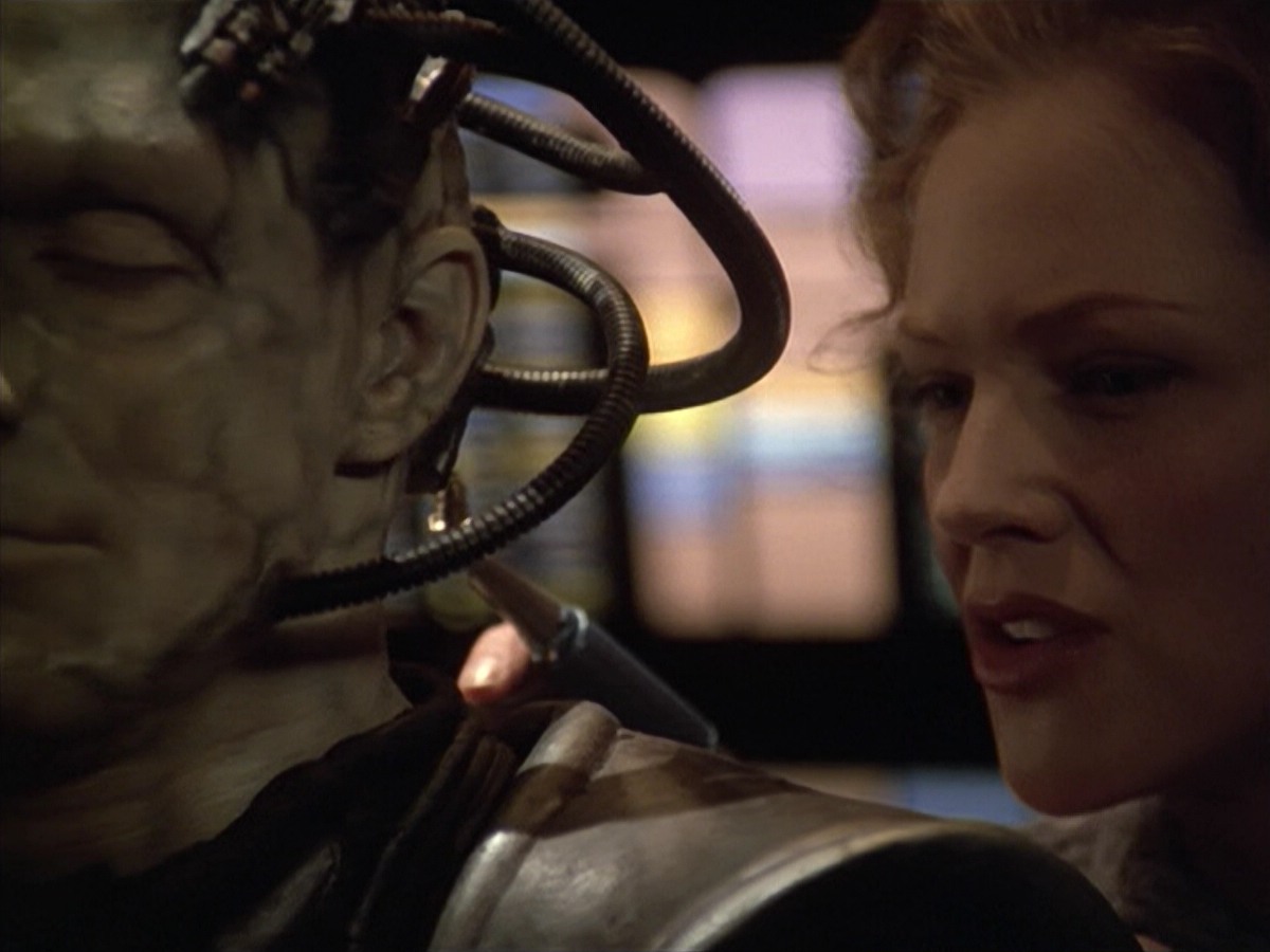 ariane179254_StarTrekVoyager_5x15_5x16_DarkFrontier_4653.jpg