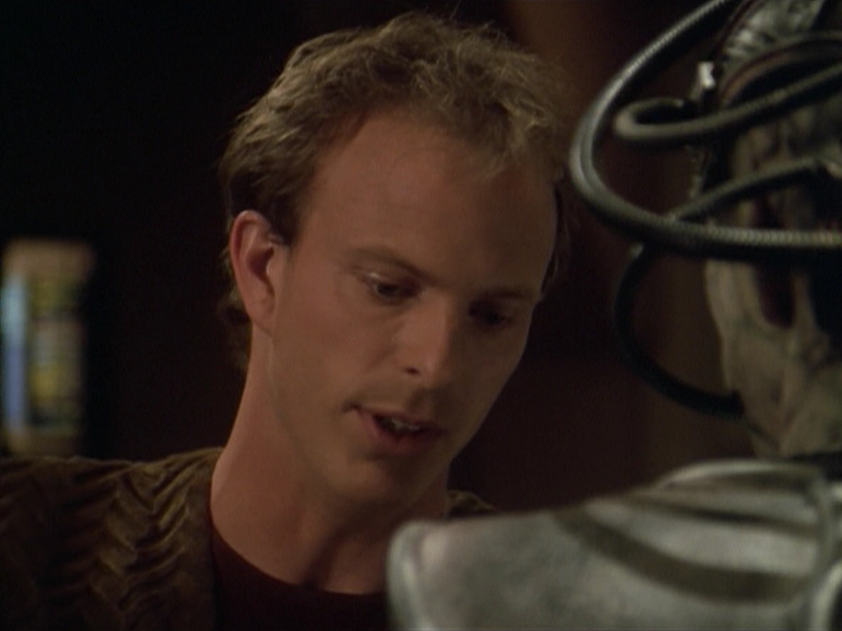 ariane179254_StarTrekVoyager_5x15_5x16_DarkFrontier_4676.jpg