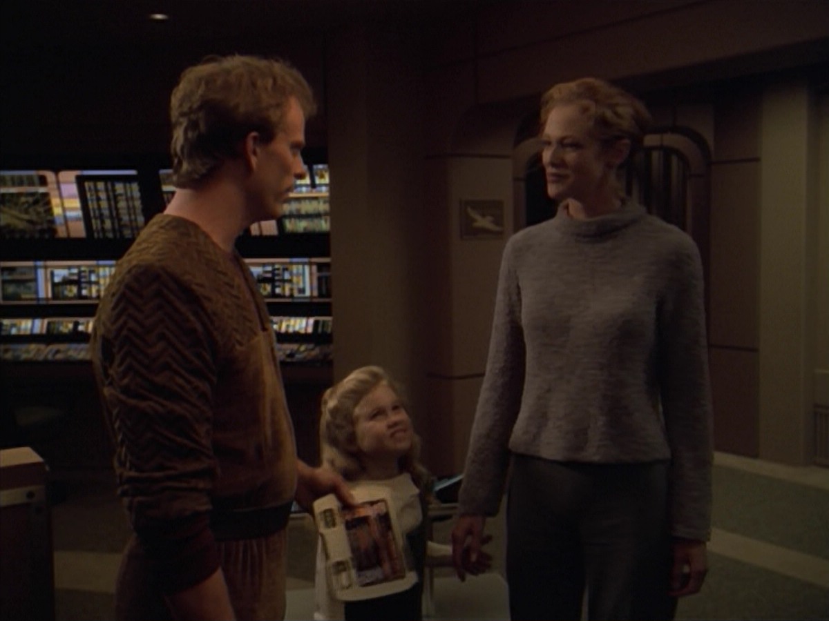 ariane179254_StarTrekVoyager_5x15_5x16_DarkFrontier_4725.jpg