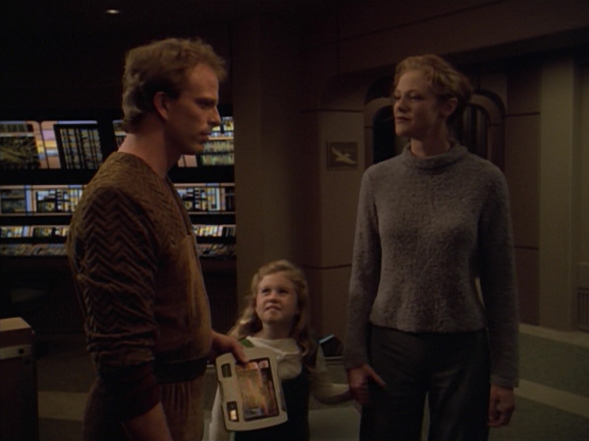 ariane179254_StarTrekVoyager_5x15_5x16_DarkFrontier_4726.jpg